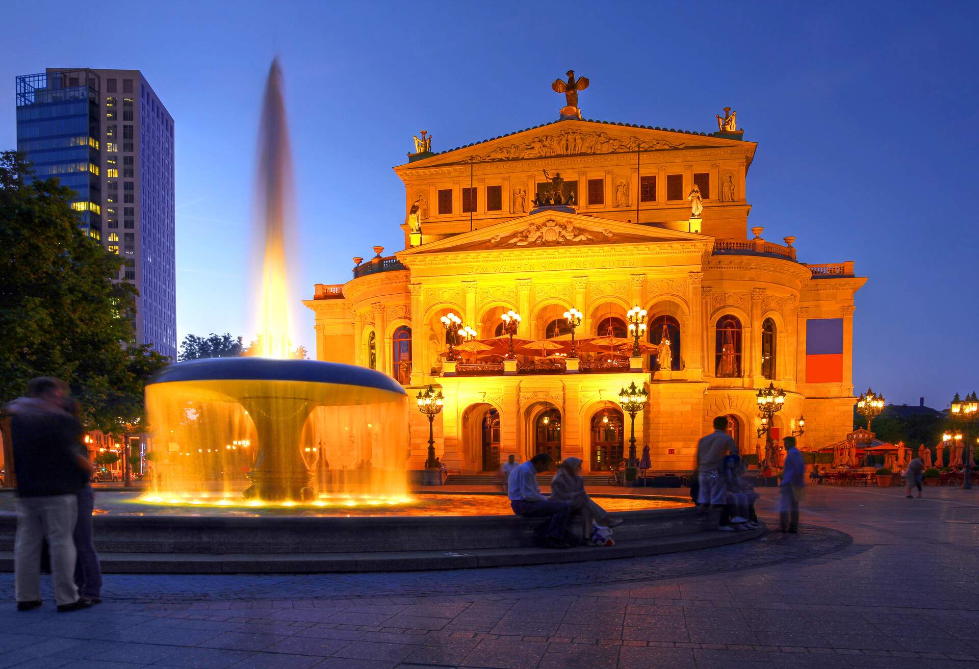 DEST_GERMANY_FRANKFURT_OPERA-HOUSE_GettyImages-176860783