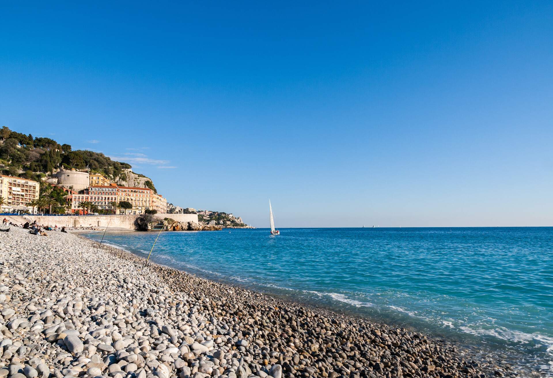 DEST-FRANCE_NICE_BEACH_MOUNT-BORON_GettyImages-162973626